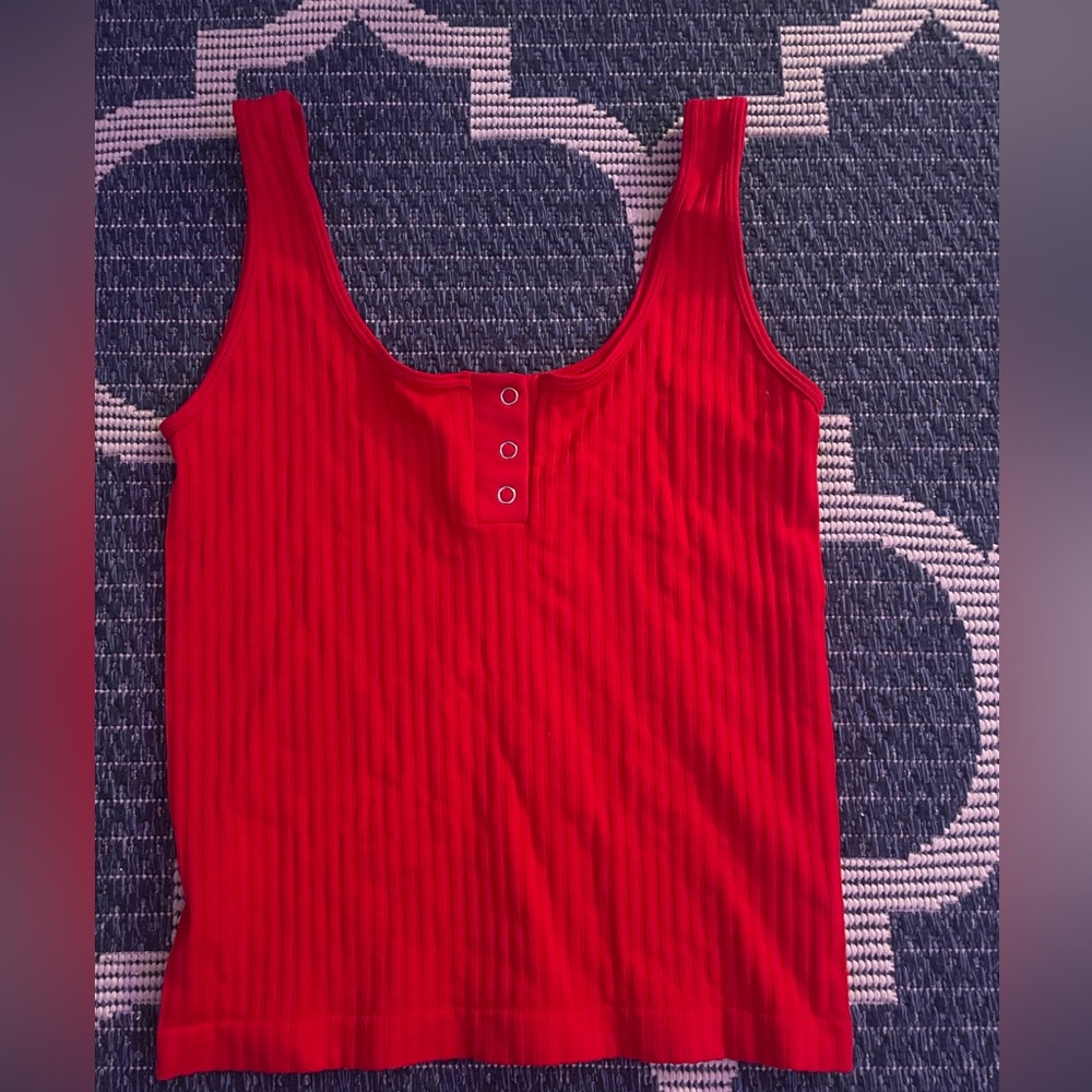 Red button tank top